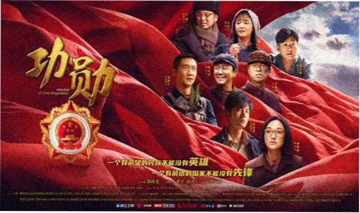 该系列挑战赛段落轮播图，团队围坐战术板